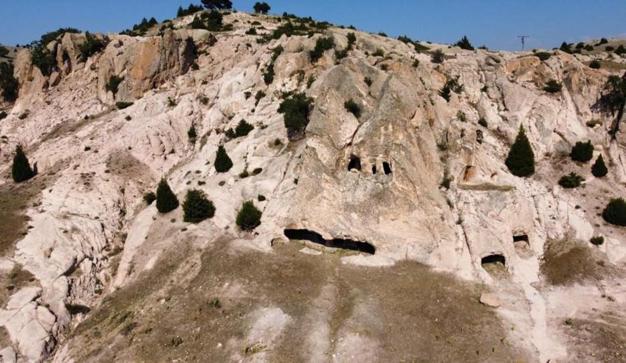 Afyonkarahisar'ın peri bacaları keşfedilmeyi bekliyor