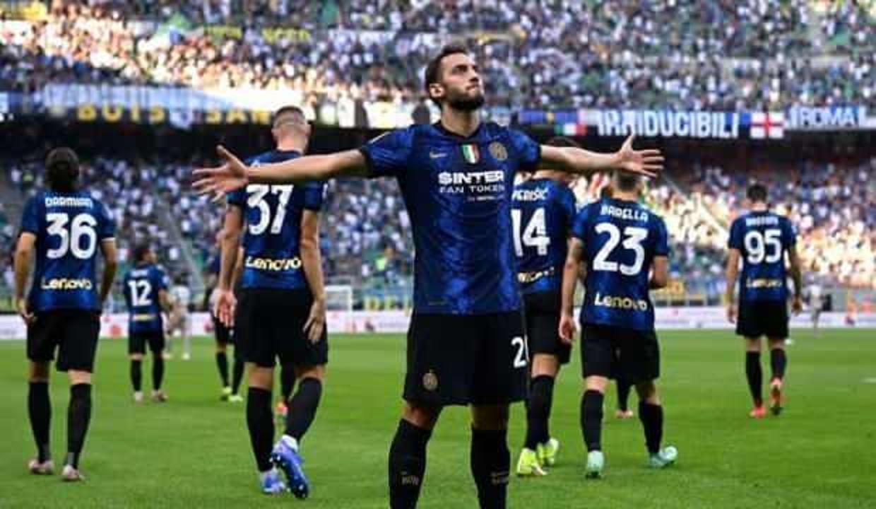 Hakan Çalhanoğlu İtalya'yı salladı!