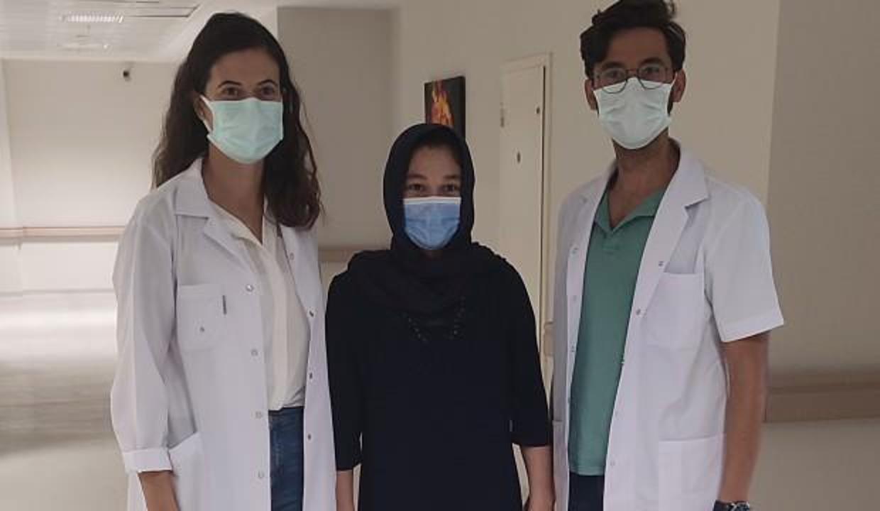 Cam silerken 5.kattan düştü, hastaneden yürüyerek çıktı!