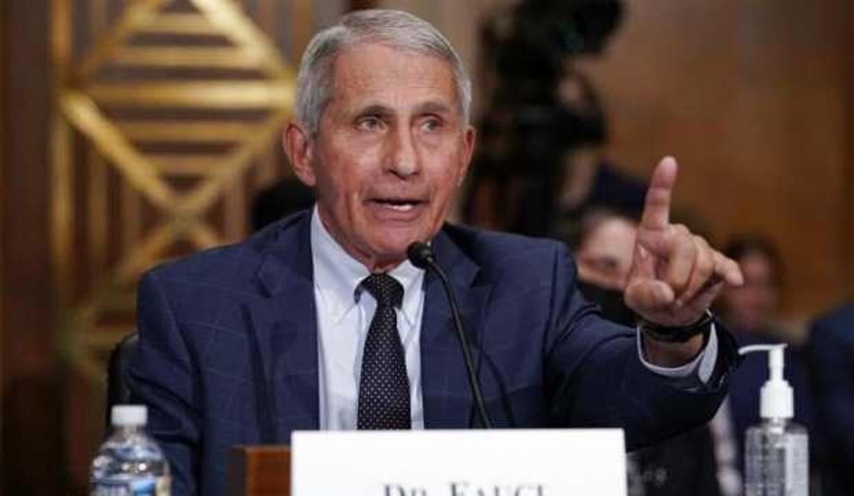 Anthony Fauci normale dönüş için tarih verdi