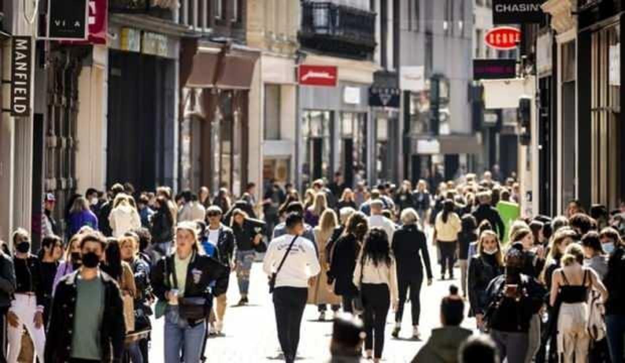 Hollanda'da Kovid-19'un etkisiyle en fazla iflas otelcilik ve yeme-içme sektöründe yaşandı