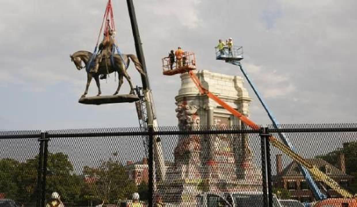 ABD'de kölelik yanlısı General Lee'ye ait tartışmalı heykel yıkıldı