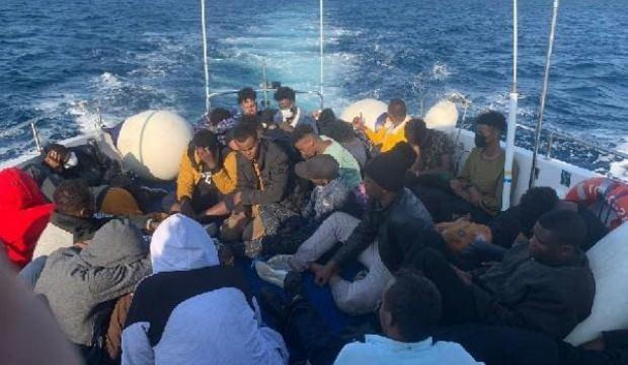 Ayvalık açıklarında 35 kaçak göçmen kurtarıldı
