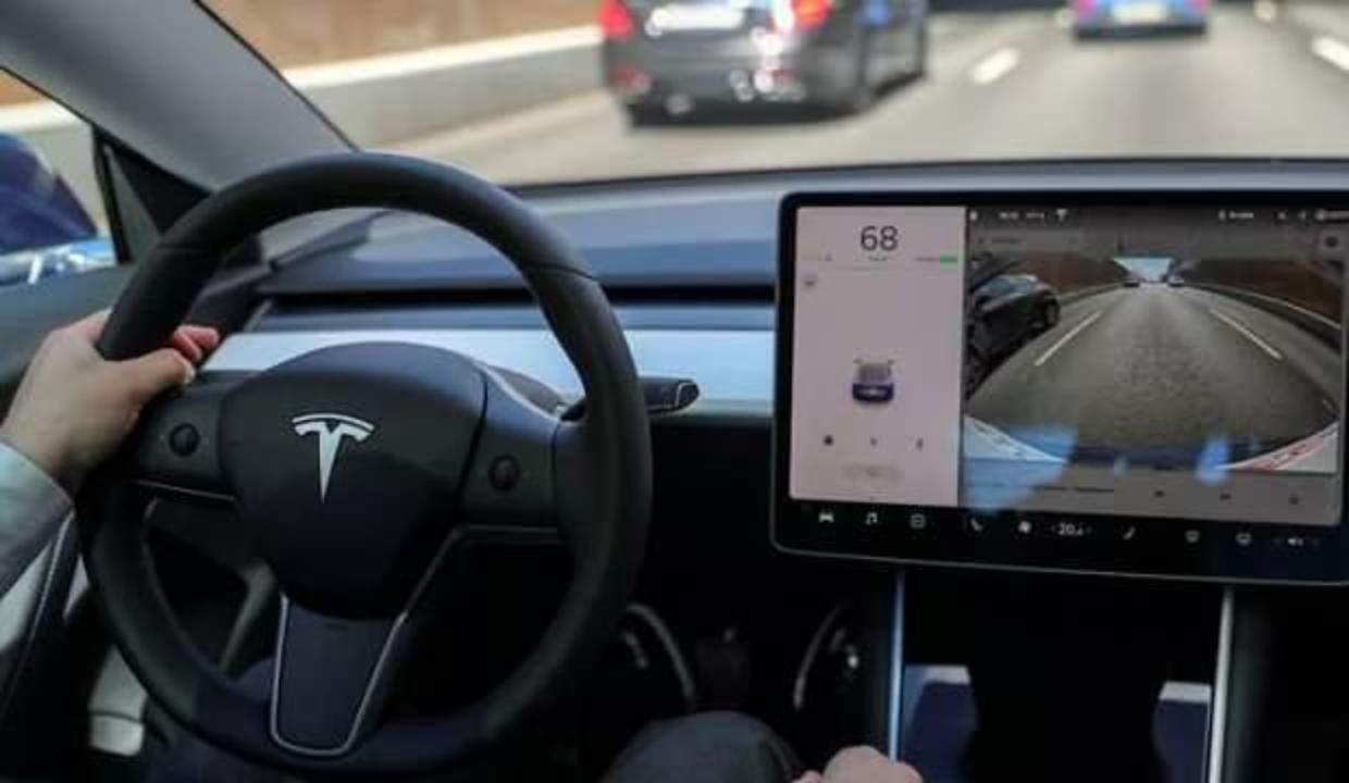 Elon Musk'tan Tesla açıklaması! Daha güvenilir olacak