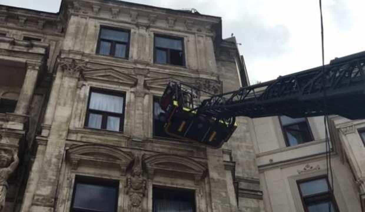 Son dakika haberi: Beyoğlu'nda korkutan otel yangını