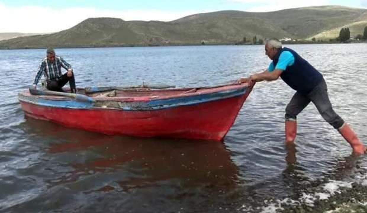 Çıldır Gölü'nde balıkçılar 'Vira bismillah' dedi