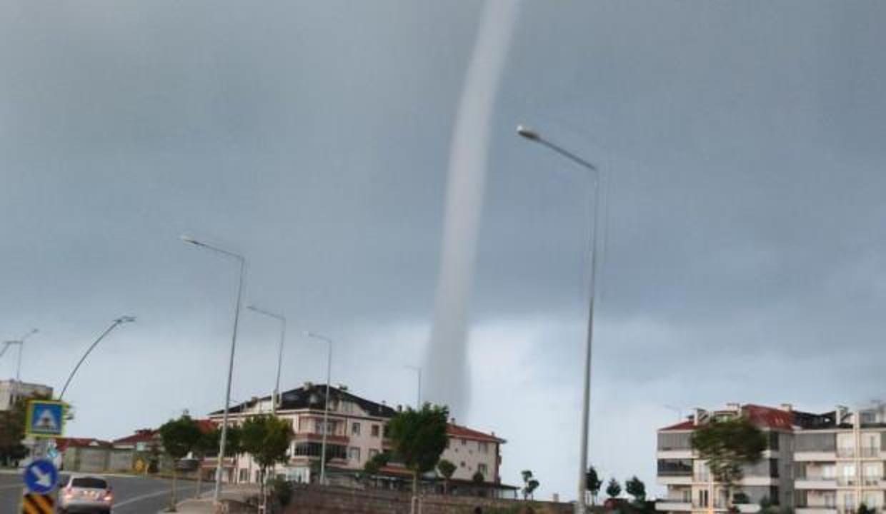 Sakarya Karasu sahilinde hortum paniği