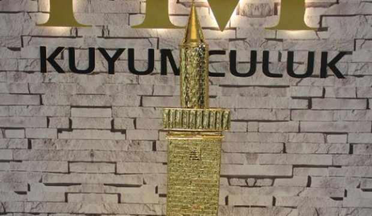 Tarihi 4 ayaklı minarenin minyatürünü altından yaptılar