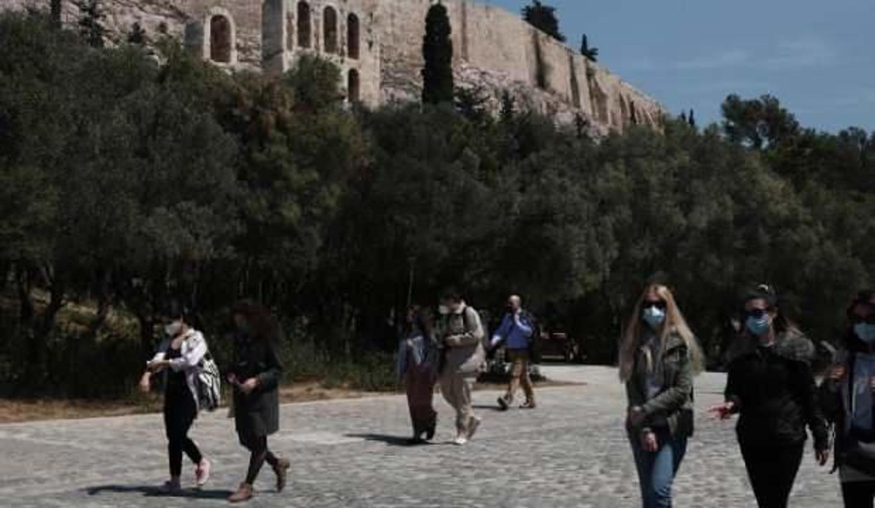 Yunanistan aşısızlara yeni kısıtlamalar getiriyor