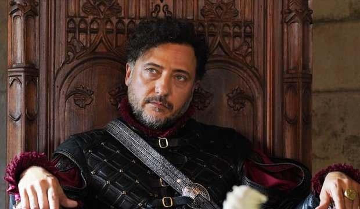 Barbaroslar Pietro kimdir? Yiğit Özşener aslen nereli ve kaç yaşında? Yiğit Özşener evli mi?