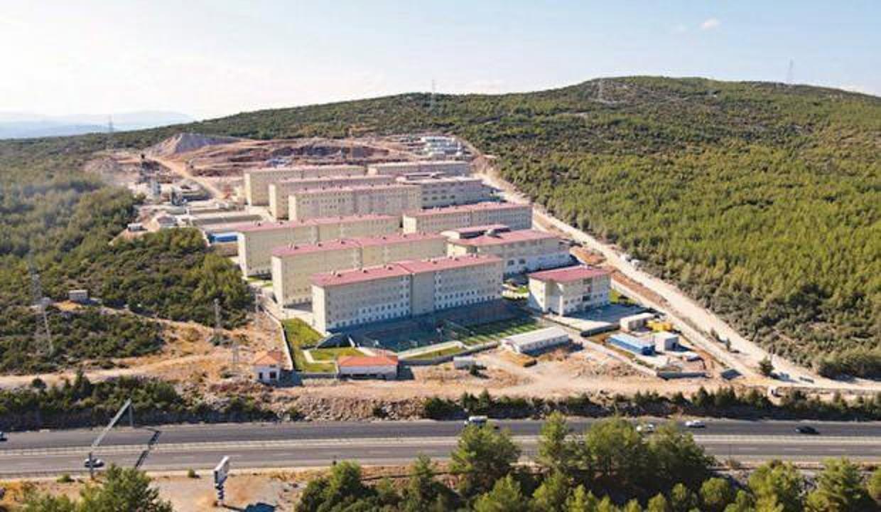 CHP'li belediyenin 3 yıldır atık su problemini çözemediği yurt!