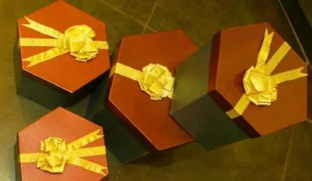 Doğum günü için gönderilen hediye paketli bomba patladı: 2 ölü