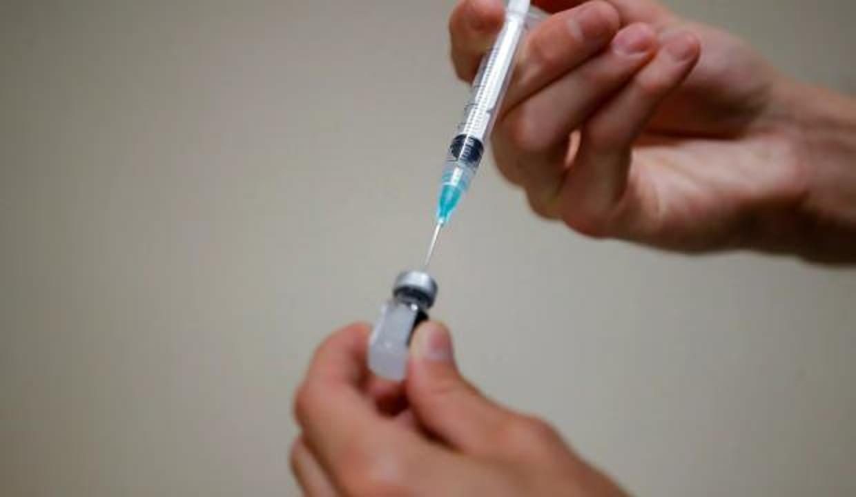 İzmir'de bebeklerine Kovid-19 aşısı vurulduğunu öne süren aileden suç duyurusu