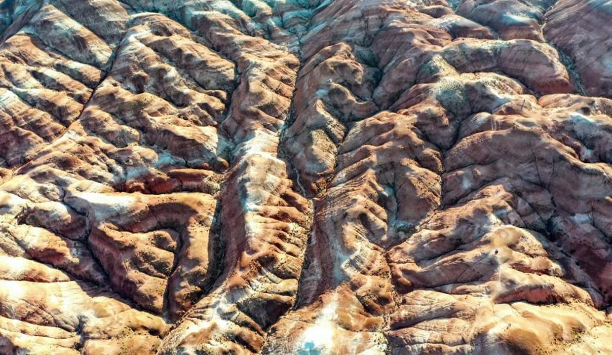 Türkiye'nin en doğusunda renk cümbüşü: Gökkuşağı Tepeleri,