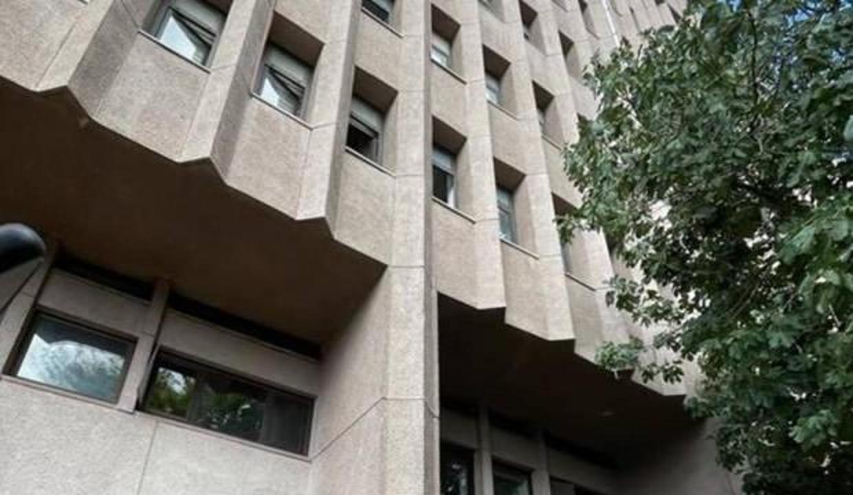 Tutuklandığını duyan sanık mahkeme salonunun penceresinden atladı