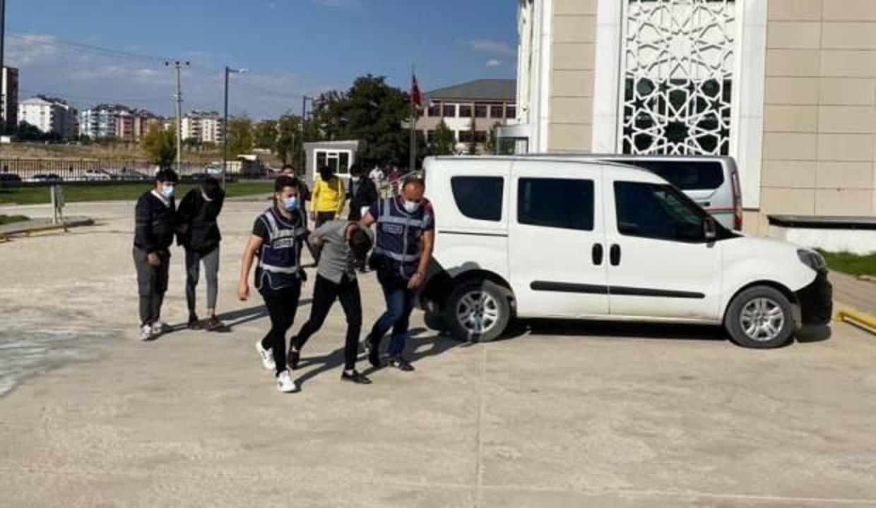 İçinde arı dolu kovanı bile çalan şebekenin 3 üyesi tutuklandı
