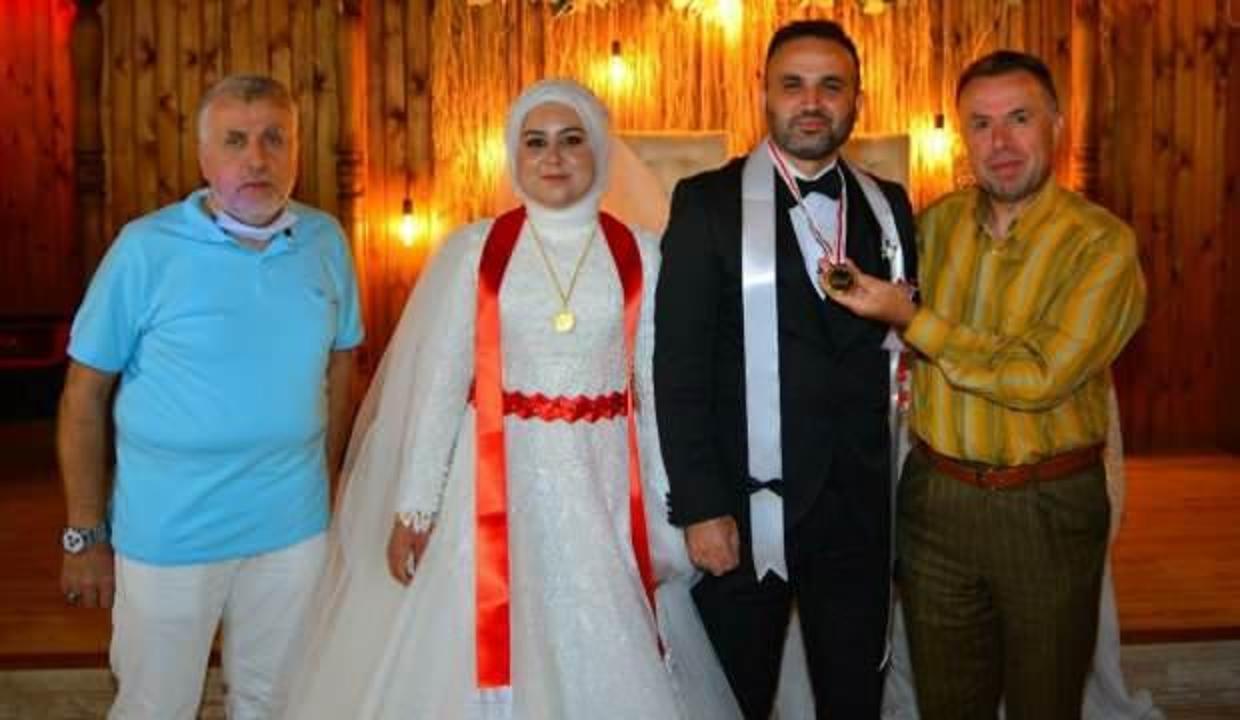 Karabük'te bir düğünde gelin ve damada kripto para takıldı