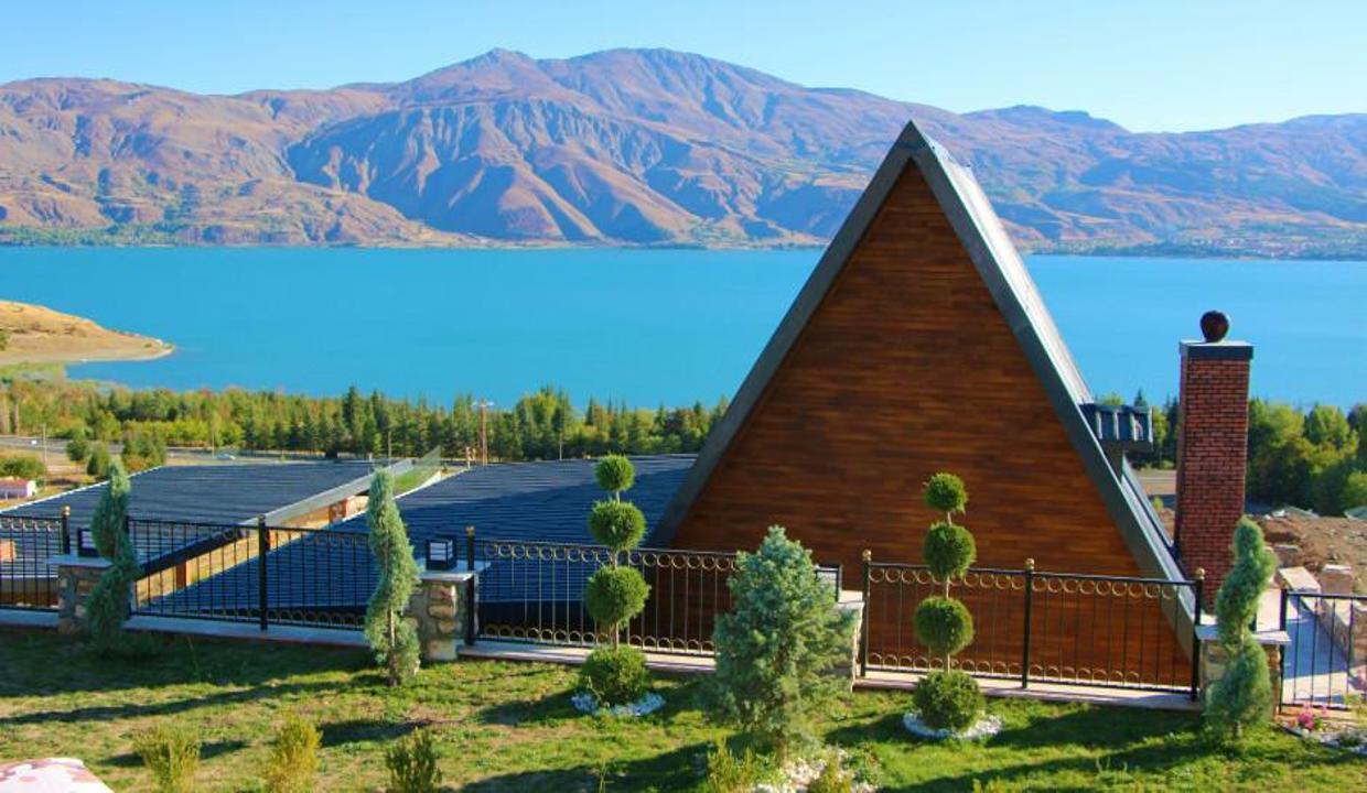 Göl manzaralı bungalov evler