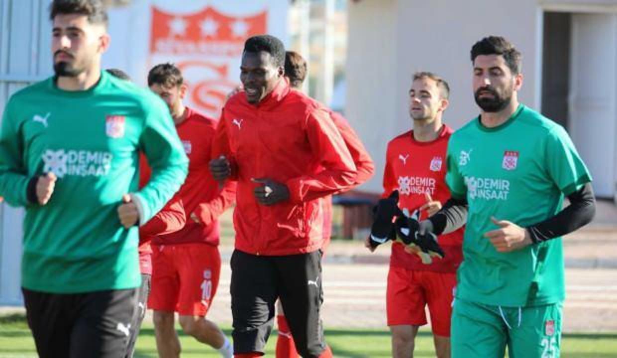 Sivasspor’da zorlu Beşiktaş maçı öncesi 2 eksik