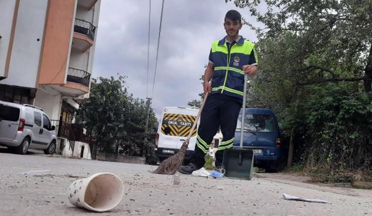 Temizlik görevlisi yolda kalp krizi geçiren vatandaşı kalp masajıyla kurtardı