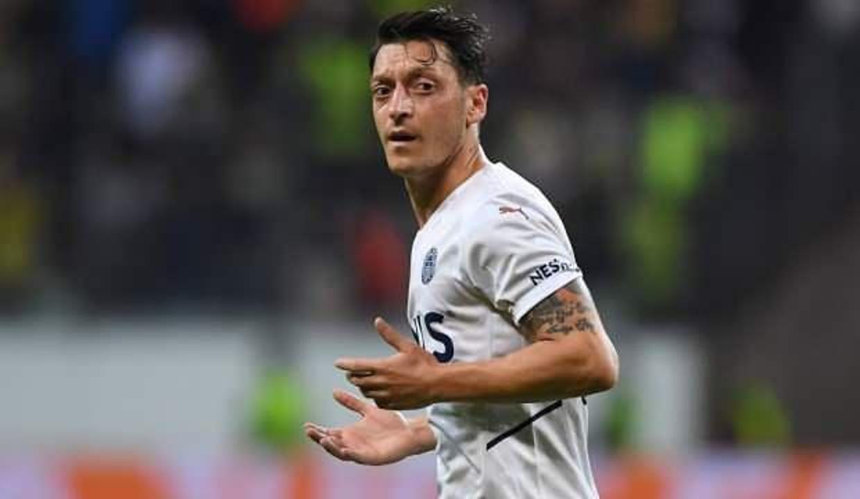 Mesut Özil'in menajerinden ayrılık açıklaması!