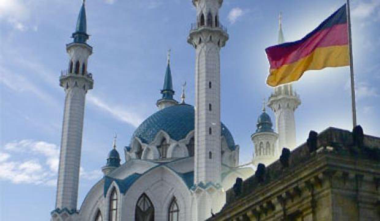 Almanya'da hoparlörden ezan için yeşil ışık yakıldı