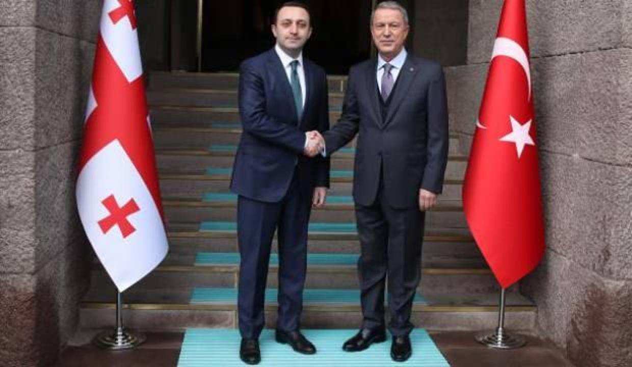 Bakan Akar, Gürcistan Başbakanı Garibaşvili ile görüştü