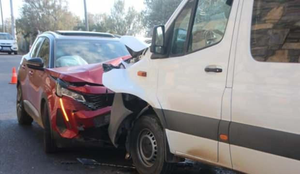 Bodrum'da servis minibüsüyle cip çarpıştı: 22 yaralı