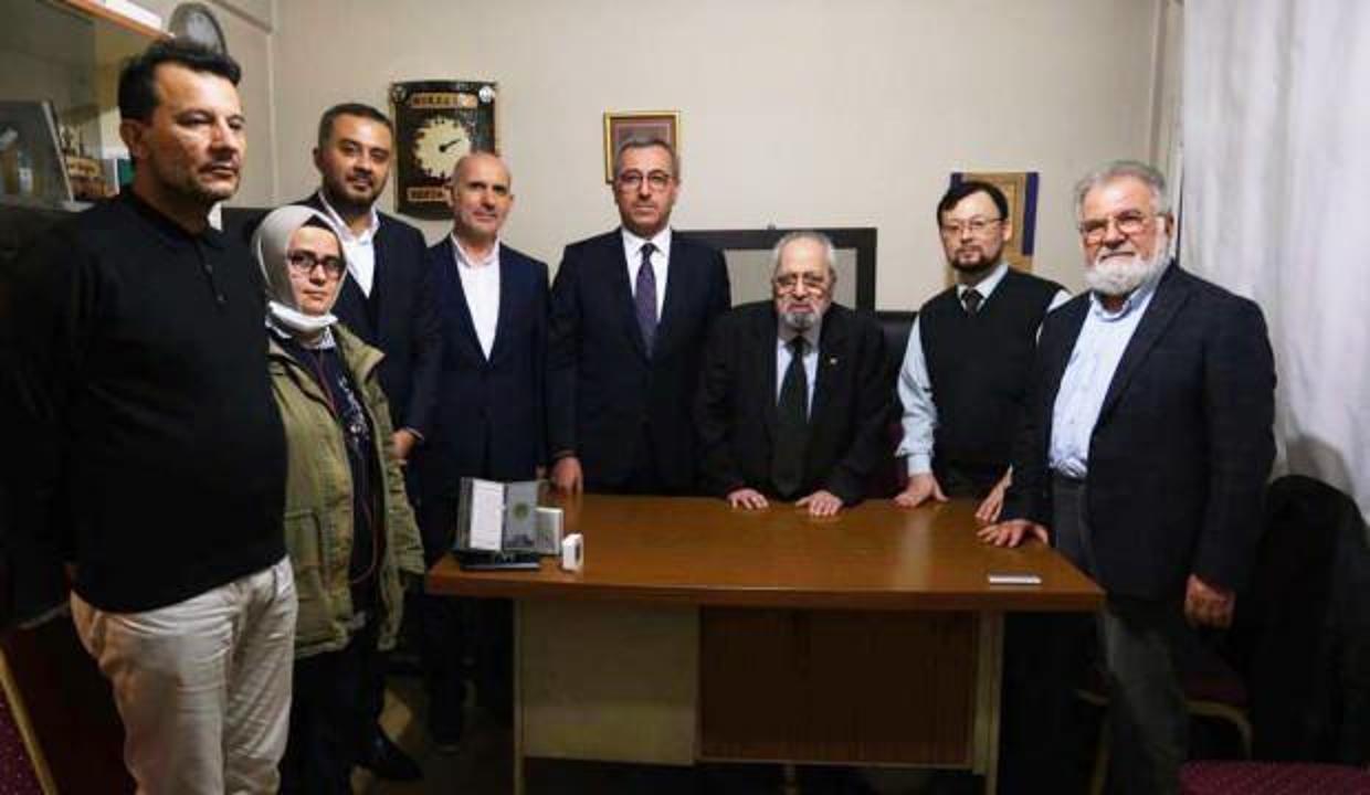 Sezai Karakoç'a fahri hemşehrilik beratı