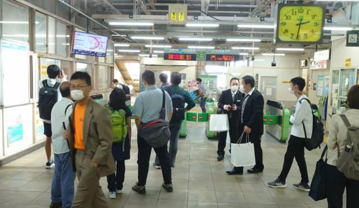 Japonya’da elektrikler kesildi: Binlerce kişi tren istasyonlarında mahsur kaldı