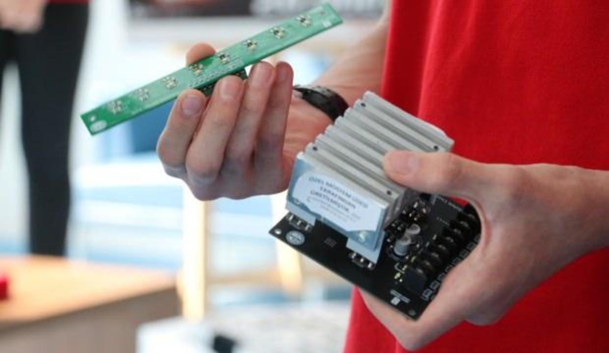 Lise öğrencilerinin tasarladığı lojistik robotu göreve hazır
