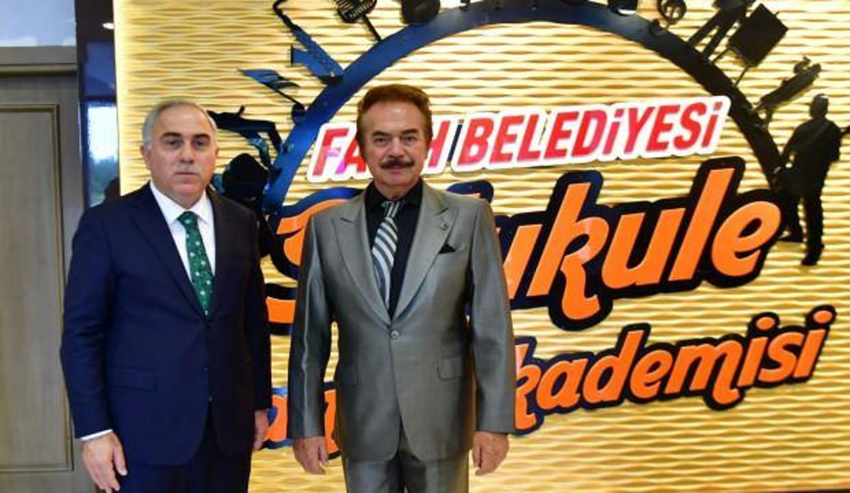 Orhan Gencebay’dan Fatih Sanat Merkezi’ne tam not