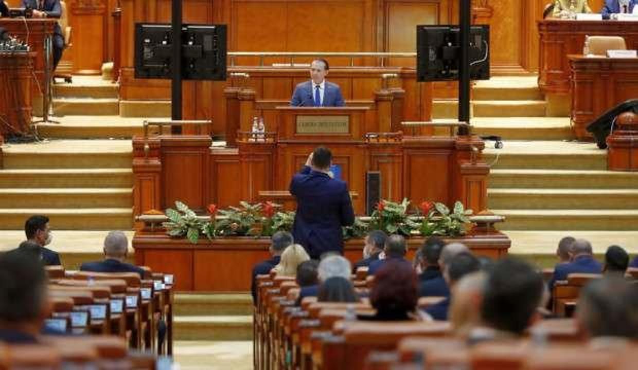 Romanya’da siyasi kriz: Hükümet düştü