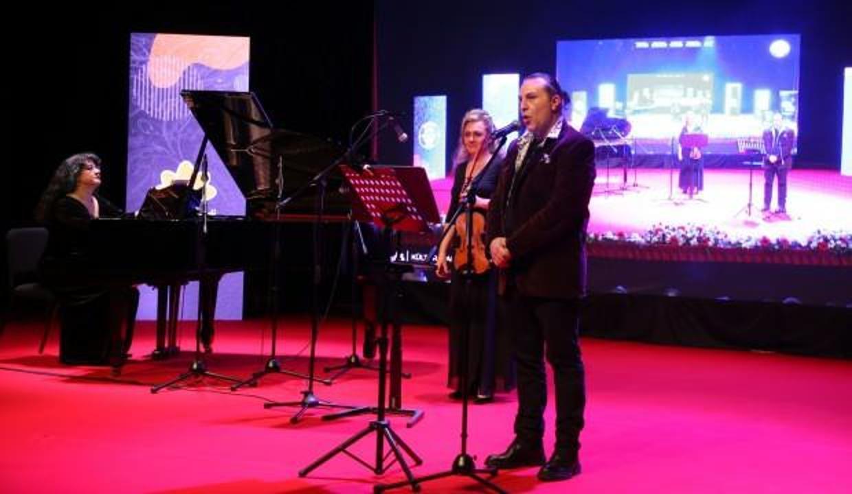 Sultanbeyli'de kültür-sanat sezonu Can Atilla konseriyle başladı