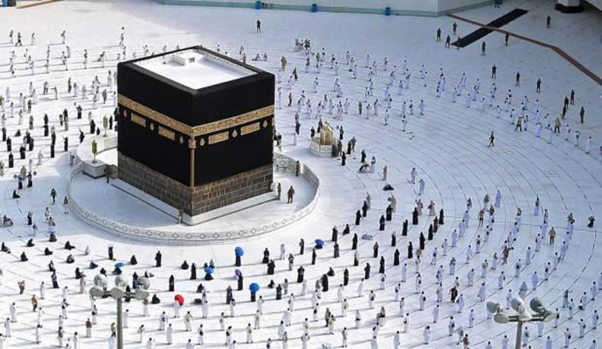 Suudi Arabistan'dan Umre kararı: 2 doz aşılıya izin var