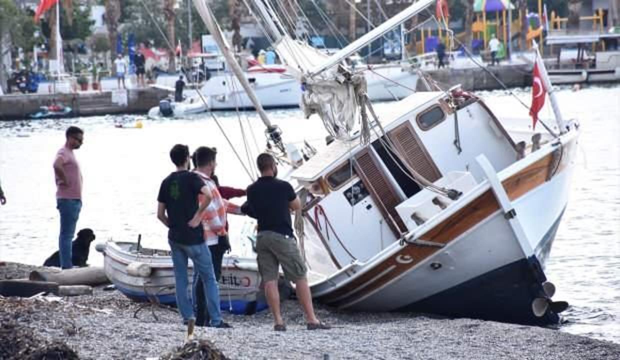 Bodrum'da bir tekne kuvvetli rüzgar nedeniyle karaya oturdu