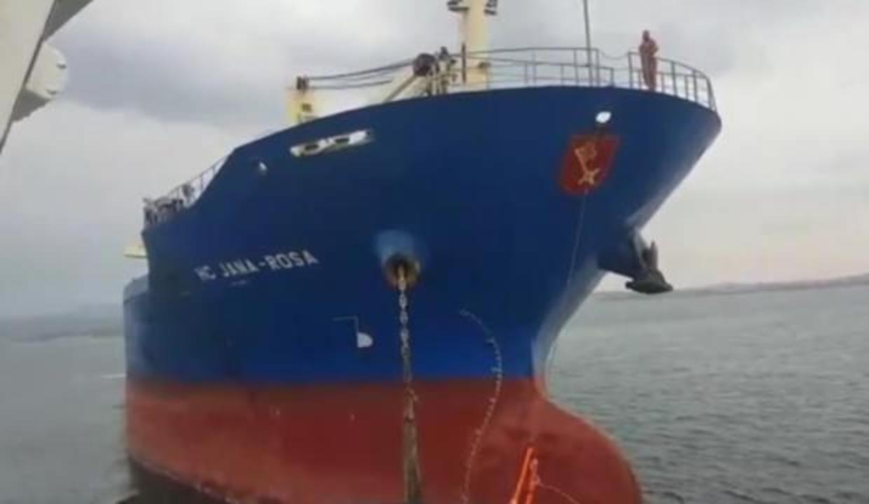Çanakkale Boğazı'nda makine arızası veren gemi demirletildi