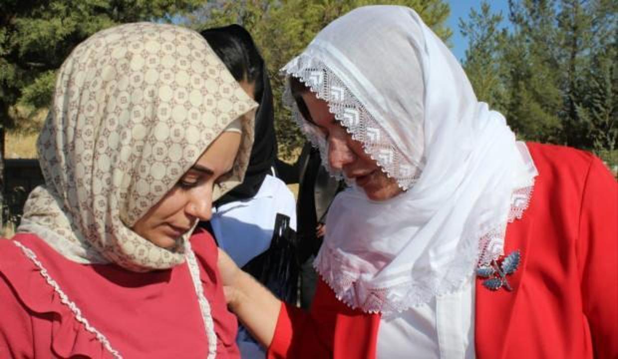 Şehit babaların kızları sosyal medyada paylaşımlarıyla yürekleri burktu