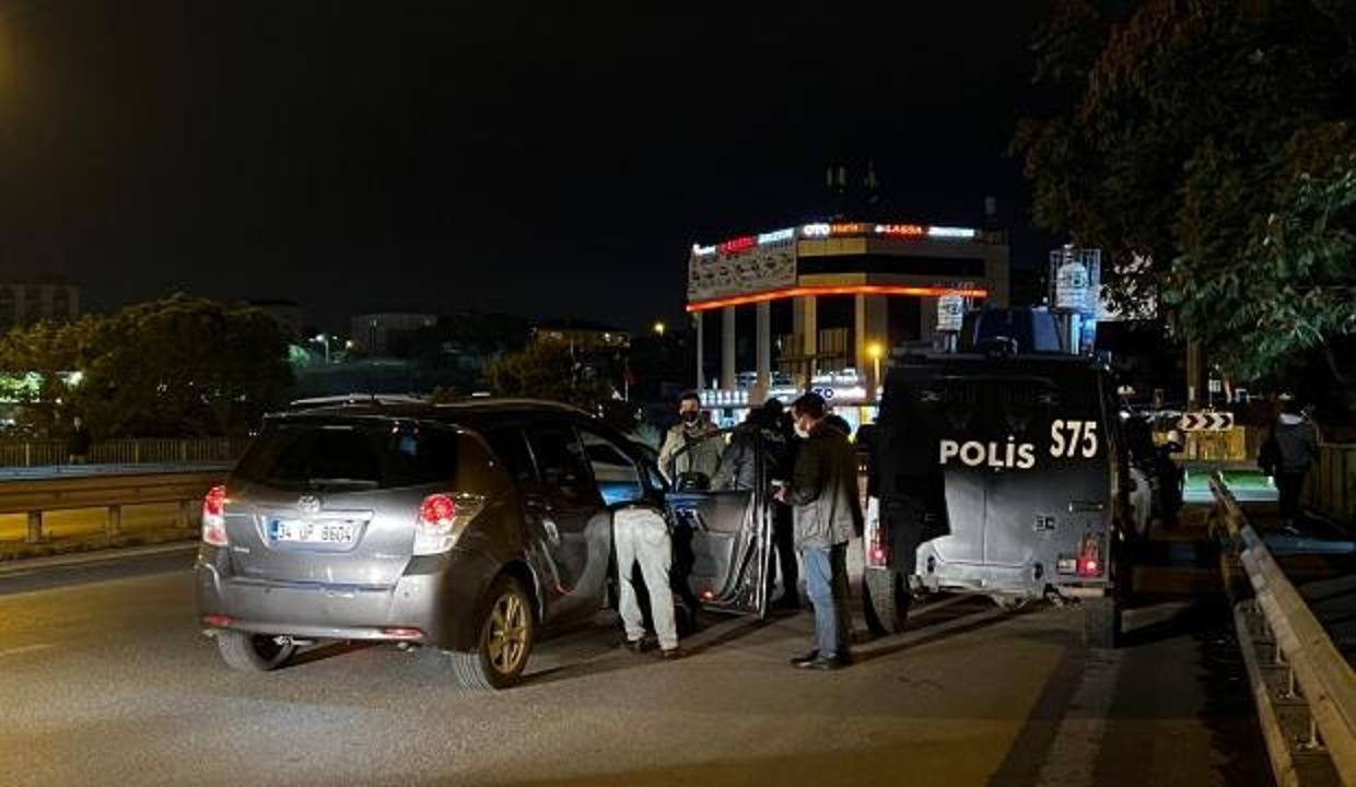 Denetim noktasından kaçan araçtan polise silahlı saldırı