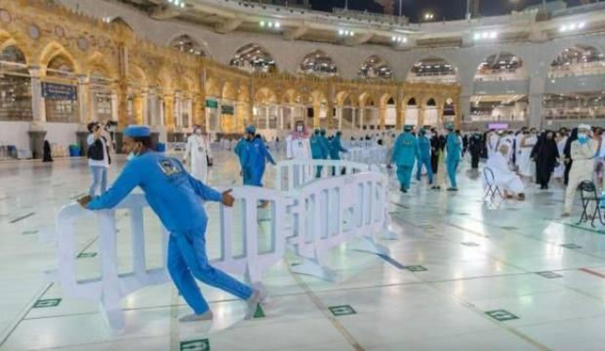 Kabe'nin etrafındaki bariyerler kaldırıldı