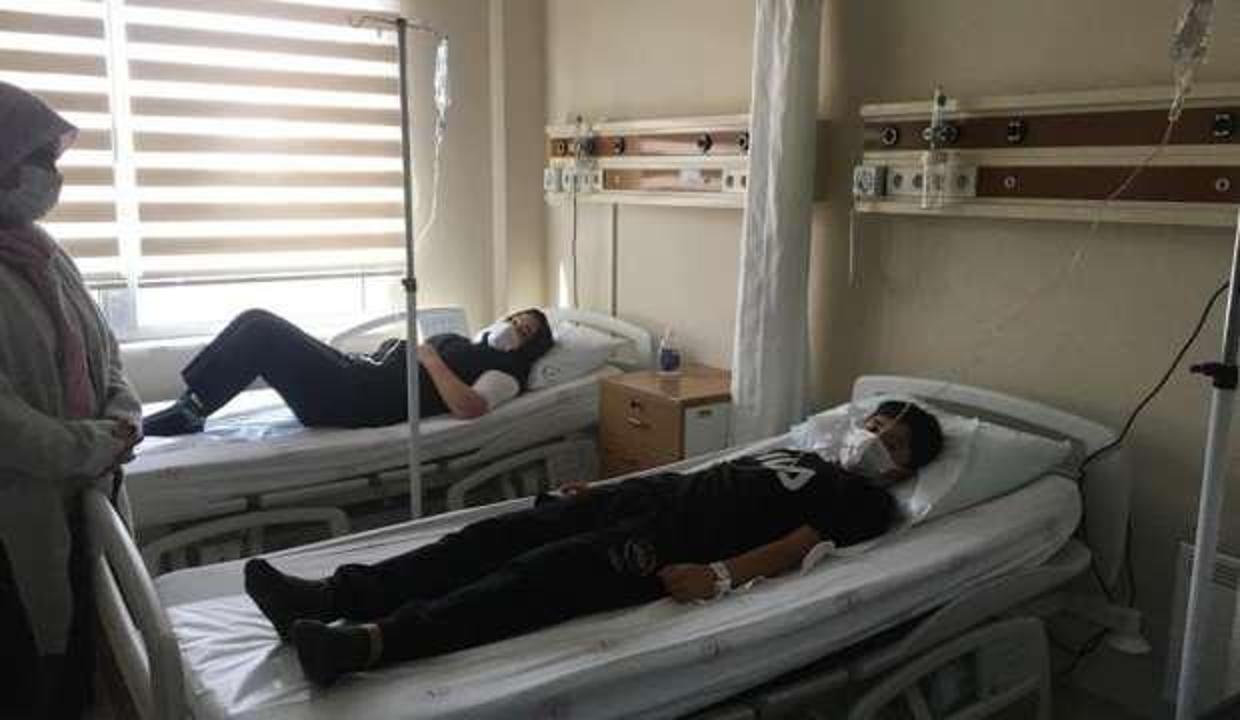 Manisa'da 19 öğrenci okul dışında yedikleri yemekten zehirlendi