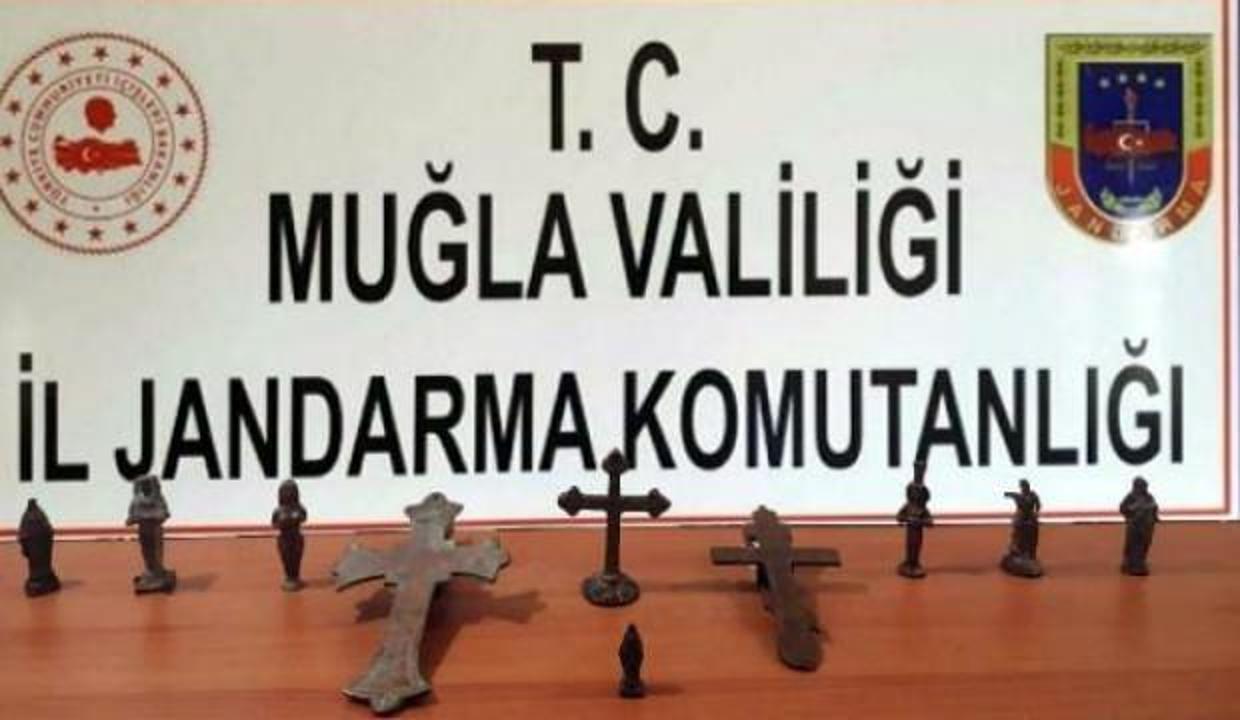 Tarihi eserleri jandarmaya satmaya çalıştı