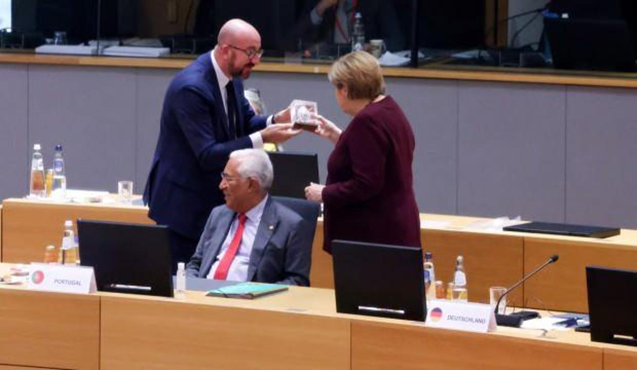 AB Liderler Zirvesi'nde Merkel'e veda
