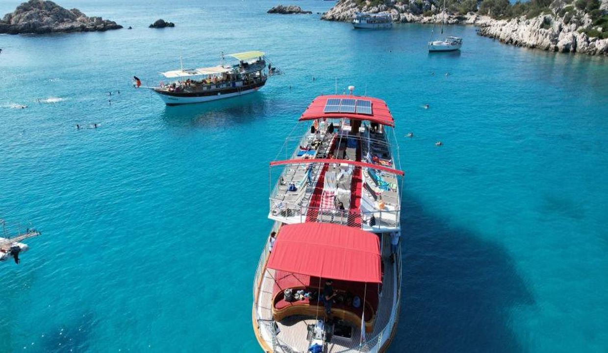 Antalya'da yaz bitmiyor! Koylarda 'yat- tekne' trafiği var