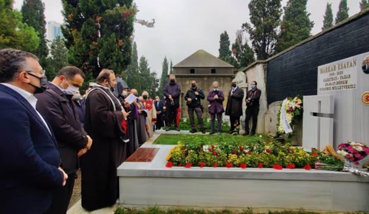 Eski AK Parti Milletvekili Markar Esayan kabri başında anıldı