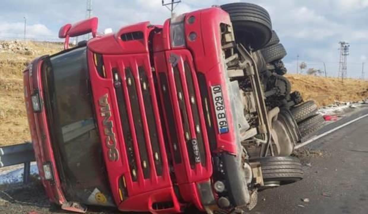 İran’dan gelen tır Tatvan’da devrildi: 1 yaralı