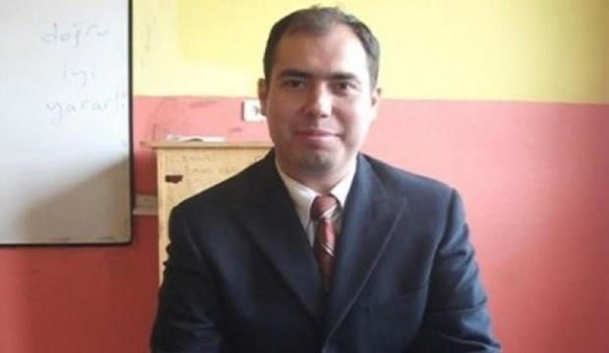 Aşı olmayan Hayati öğretmen koronavirüs yüzünden hayatını kaybetti