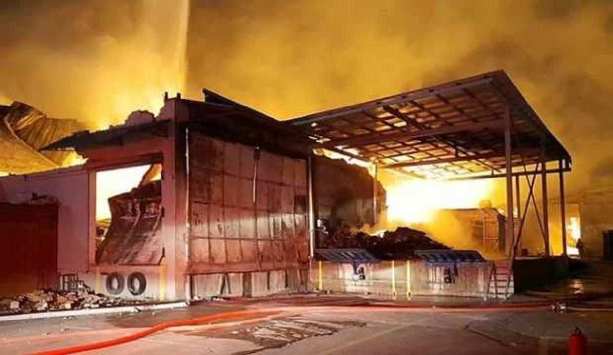 İstanbul Esenyurt'ta kağıt fabrikasında yangın