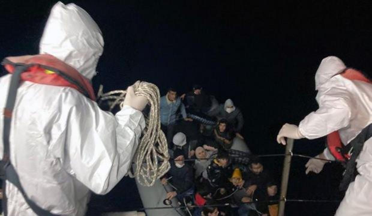 Marmaris açıklarında 21 düzensiz göçmen kurtarıldı