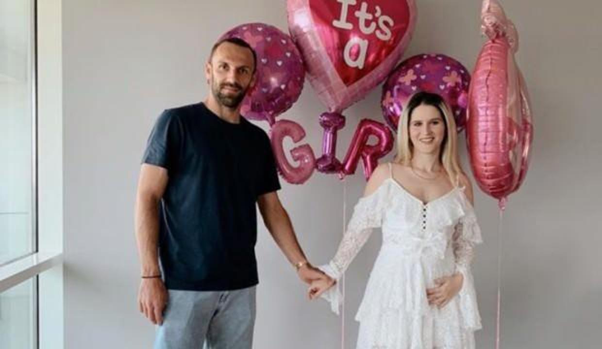 Vedat Muriqi'nin eşinden heyecanlandıran paylaşım